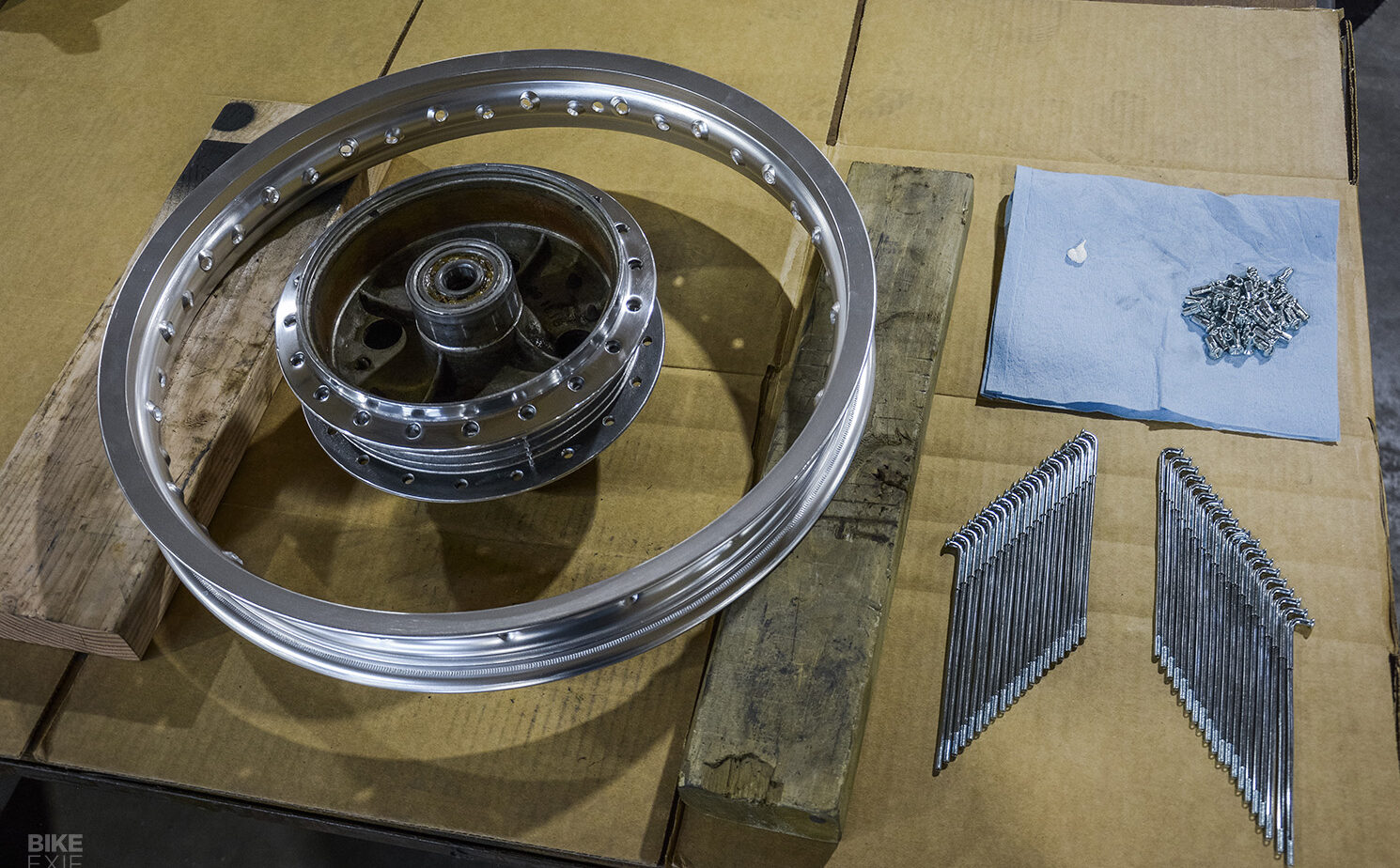 Lacing Honda CB550 Wheels