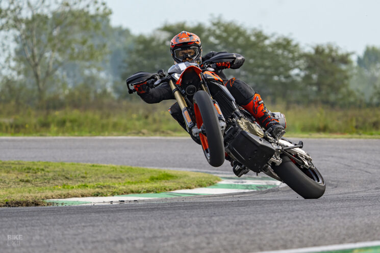 Ducati Hypermotard 698 Mono supermoto