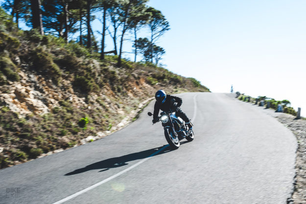 Review: The Husqvarna Vitpilen and Svartpilen 401