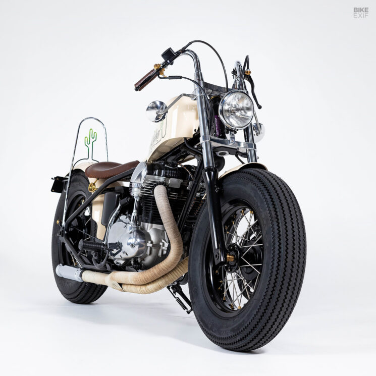 Kawasaki W650 hardtail bobber by Deus ex Machina