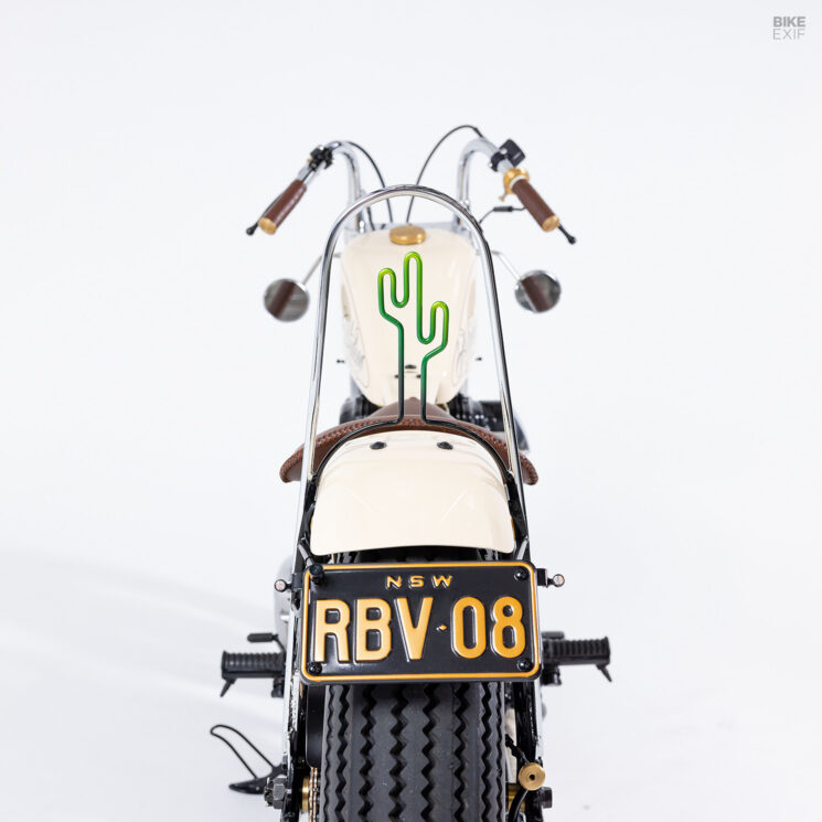 Kawasaki W650 hardtail bobber by Deus ex Machina
